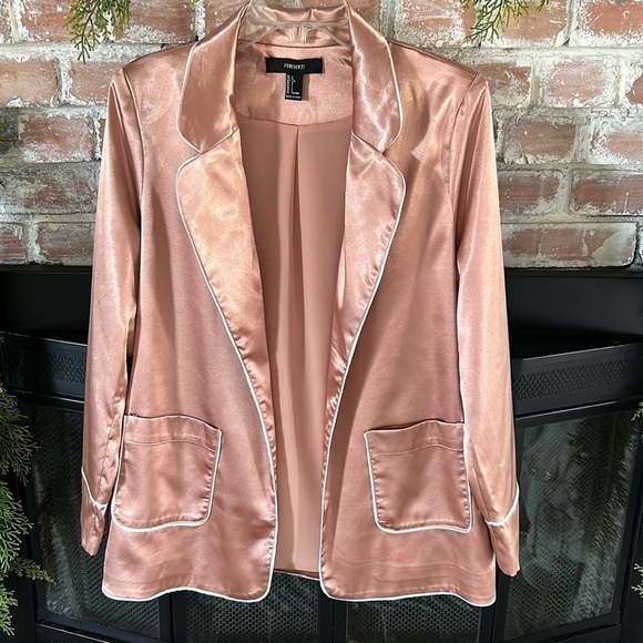 NWOT Blush Satin Contrast Piped Blazer Size Large - Picture 6 of 7